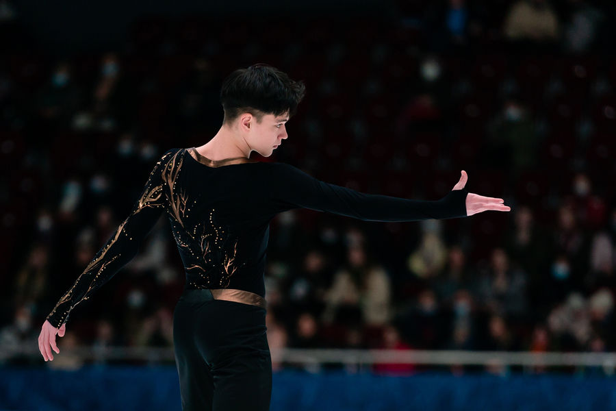 Владислав Дикиджи выступает с&nbsp;короткой программой на&nbsp;чемпионате России &mdash; 2022