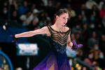 Софья Самоделкина выступает в произвольной программе на чемпионате России — 2022
