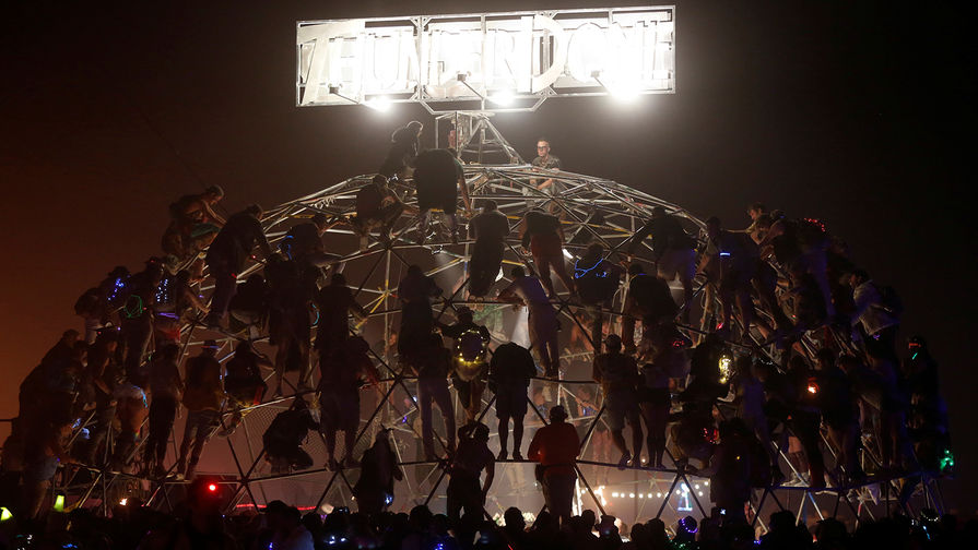 Ежегодный фестиваль Burning Man в пустыне Блэк-Рок