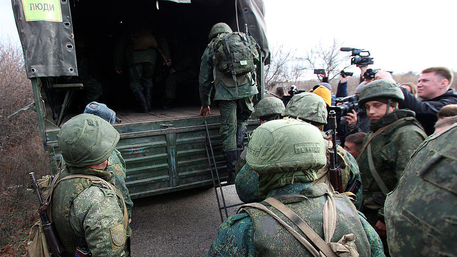 Военнослужащие Народной милиции ДНР покидают свои позиции у села Петровское