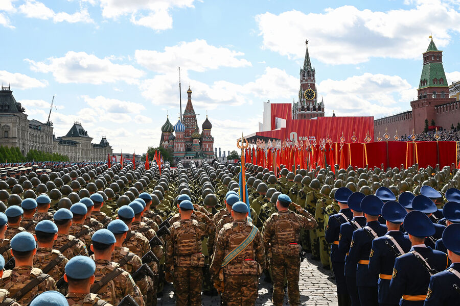 Парадные расчеты на&nbsp;Красной площади в&nbsp;Москве перед&nbsp;началом военного парада, посвященного 80-летию Победы в&nbsp;Великой Отечественной войне, 09&nbsp;мая 2025&nbsp;года