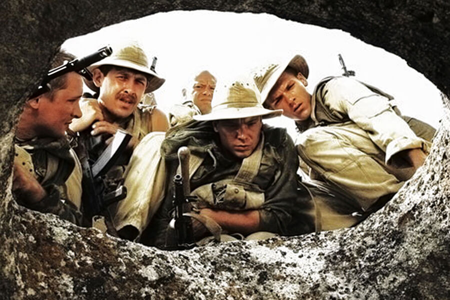 <b>10-е место. &laquo;9 рота&raquo; (2005)</b>
<br><br>
Главная военная драма нулевых &mdash; дань памяти людям, погибшим и покалеченным на&nbsp;войне, о&nbsp;которой совсем скоро забыли. Федор Бондарчук своим дебютным полным метром с&nbsp;двух ног ворвался в&nbsp;российский кинематограф и параллельно открыл зрителю множество молодых актеров, впоследствии ставших звездами.