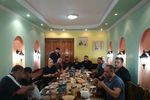 Застолье в иркутской колонии №3 (на фото: Заур Дадаев рядом с дверью)