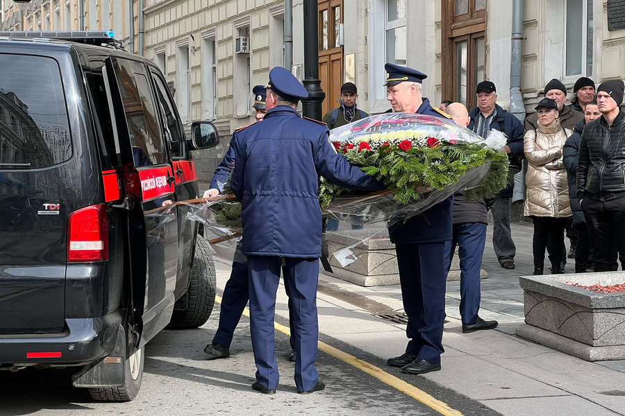 Перед&nbsp;церемонией прощания с&nbsp;лидером ЛДПР Владимиром Жириновским в&nbsp;Колонном зале Дома союзов в&nbsp;Москве, 8&nbsp;апреля 2022&nbsp;года
