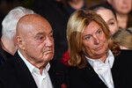 Журналист Владимир Познер с супругой Надеждой Соловьевой на церемонии прощания с бывшим президентом СССР Михаилом Горбачевым в Колонном зале Дома союзов в Москве, 3 сентября 2022 года