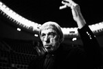 Композитор Эдуард Артемьев в Концертном зале имени П.И. Чайковского перед началом концерта «Территория любви», 30 декабря 2012 года