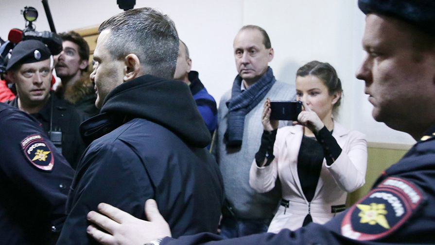 Владелец аэропорта Домодедово Дмитрий Каменщик, обвиняемый по&nbsp;делу о&nbsp;теракте в&nbsp;Домодедово в&nbsp;январе 2011&nbsp;года, во время рассмотрения ходатайства следствия в&nbsp;Басманном суде