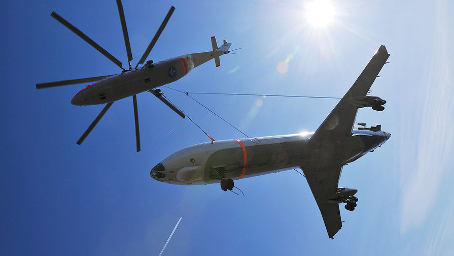 Транспортировка самолета Ту-134 при помощи вертолета Ми-26 из аэропорта Пулково на полигон учебного центра ГУ МЧС по Санкт-Петербургу, 2009 год