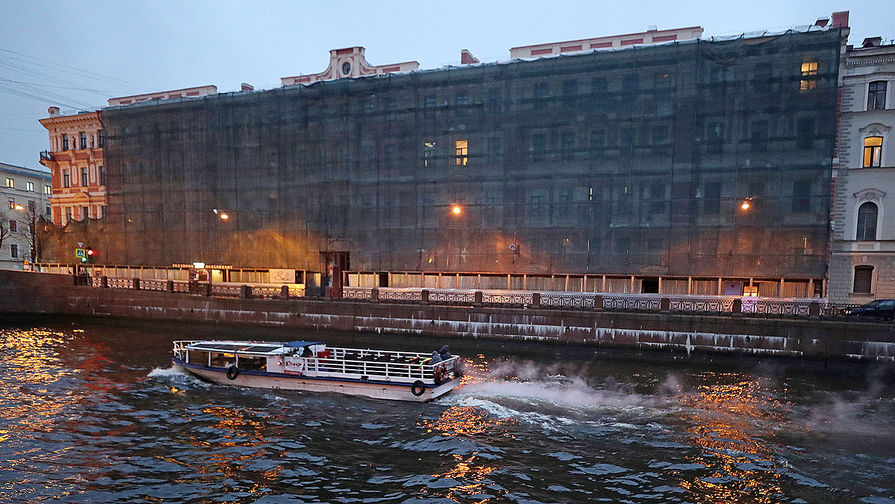 Вид на&nbsp;набережную реки Мойки возле дома преподавателя Санкт-Петербургского государственного университета (СПбГУ) Олега Соколова, подозреваемого в&nbsp;убийстве девушки, выпускницы СПбГУ