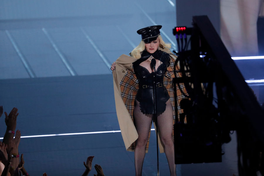 Мадонна во время выступления на&nbsp;MTV Video Music Awards 2021
