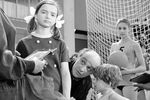 Ролан Быков во время репетиции на съемках фильма «Телеграмма», 1971 год
