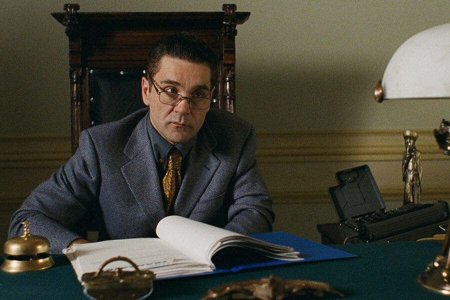 Сергей Маковецкий в&nbsp;кадре из&nbsp;фильма Алексея Балабанова &laquo;Брат 2&raquo; (2000)