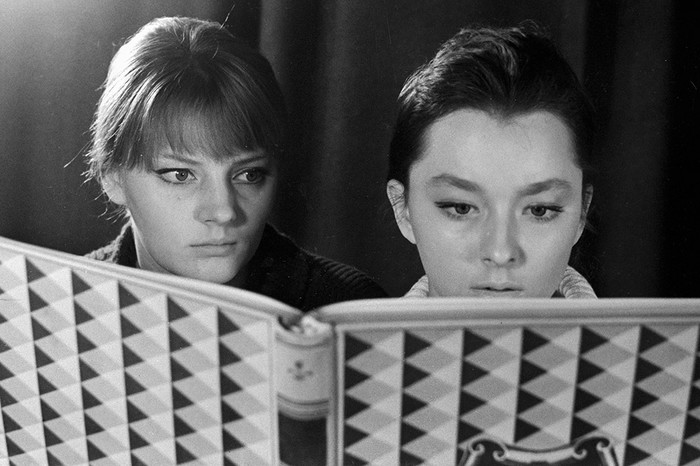 Анастасия Вертинская со своей сестрой Марианной, 1964 год