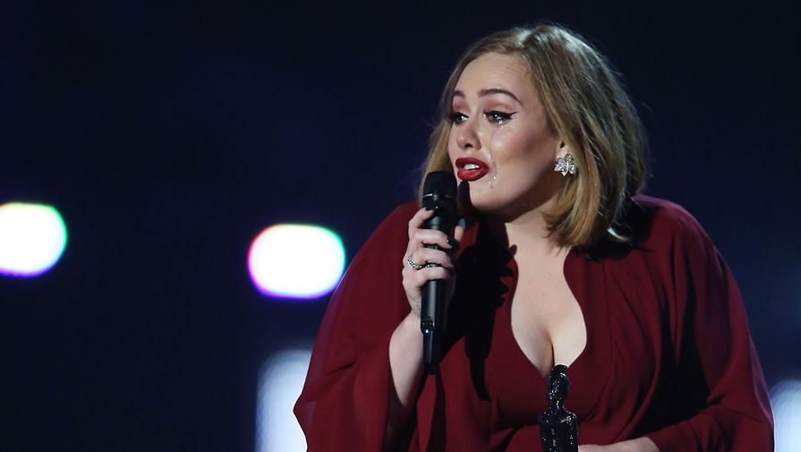 Адель выступает на&nbsp;церемонии Brit Awards 2016