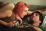 <b>«Вечное сияние чистого разума» (2004)</b>
<br><br>
Примечательно и вот еще что: «Вечное сияние» смогло не уступить «Титанику» даже в части саундтрека — «Everybody's Gotta Learn Sometimes» каким-то образом сумел проникнуть в те же самые потаенные уголки сердца, что и «My Heart Will Go On».