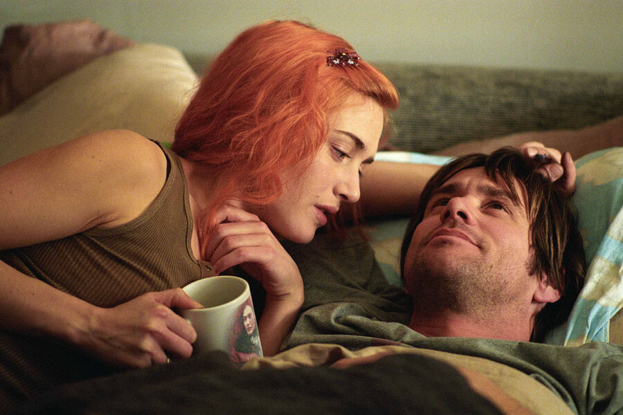 <b>&laquo;Вечное сияние чистого разума&raquo; (2004)</b>
<br><br>
Примечательно и вот еще что: &laquo;Вечное сияние&raquo; смогло не уступить &laquo;Титанику&raquo; даже в&nbsp;части саундтрека &mdash; «Everybody's Gotta Learn Sometimes» каким-то образом сумел проникнуть в&nbsp;те же самые потаенные уголки сердца, что и «My Heart Will Go On».