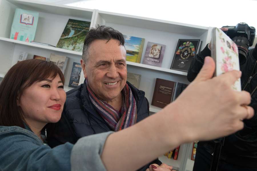 Певец Ренат Ибрагимов на&nbsp;книжном фестивале &laquo;Красная площадь&raquo; в&nbsp;Москве, 2017&nbsp;год