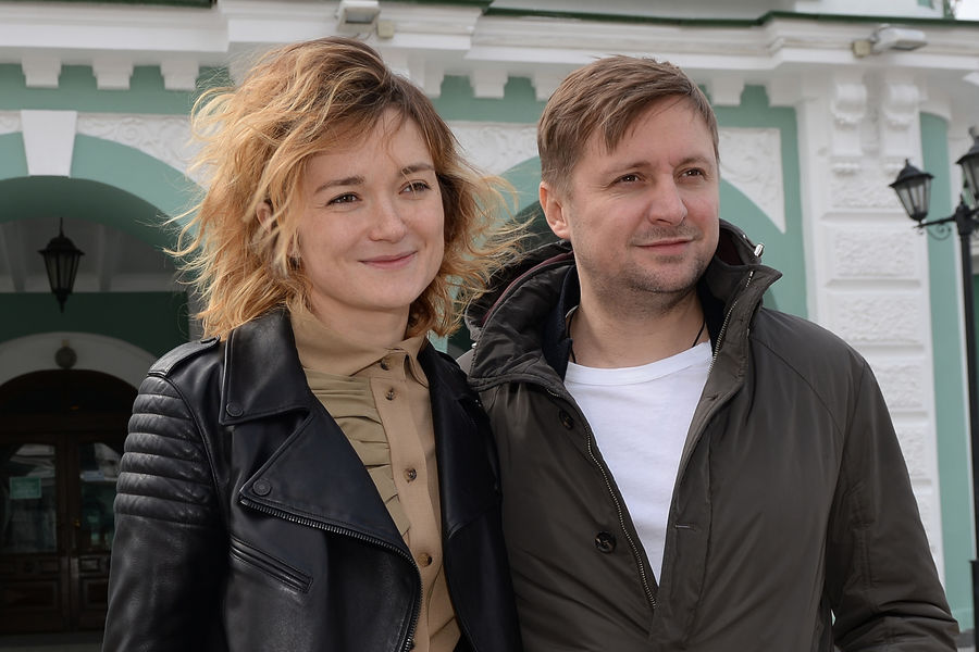 Продюсерский дебют Михалковой случился в&nbsp;2008 году, когда она участвовала в&nbsp;создании фильма “Скажи Лео” Леонида Рыбакова. Затем она продюсировала фильмы «Бездельники» (2011), “Проигранное место” (2018) и “One Mango, Please” (2020). На&nbsp;фото: режиссер Артем Михалков с&nbsp;Надеждой Михалковой перед&nbsp;показом ее фильма &laquo;Чурросы&raquo;, 2016&nbsp;год
