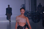 Модель Наташа Поли на показе коллекции Mugler во время Парижской недели моды, 2023 год