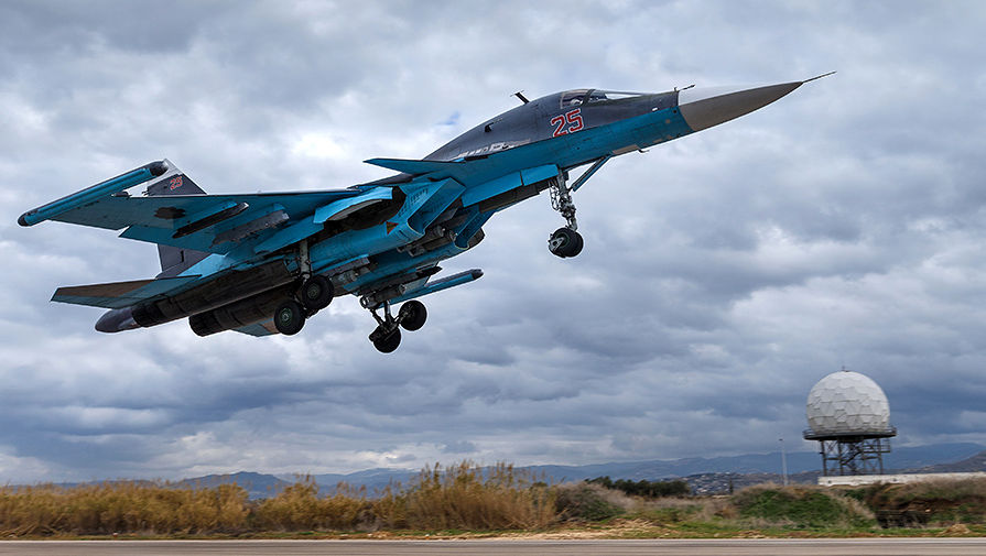 Истребитель-бомбардировщик Су-34 на&nbsp;авиабазе Хмеймим