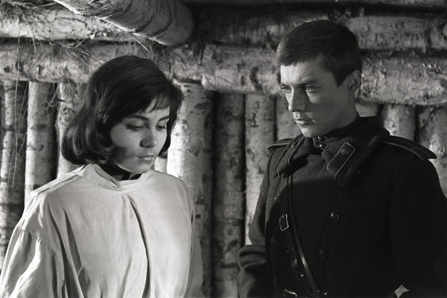 Валентина Малявина и Евгений Жариков в&nbsp;кадре из&nbsp;фильма &laquo;Иваново детство&raquo; (1962)
