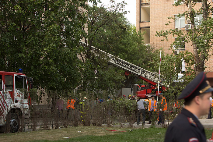 На месте взрыва бытового газа в жилом доме на Кутузовском проспекте
