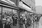 31 января 1990 года на Пушкинской площади открылся первый в Москве ресторан «Макдоналдс», у входа в который образовалась огромная очередь желающих попасть в заведение