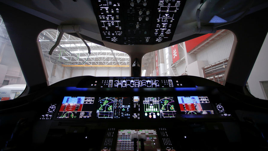 Кокпит авиалайнера С919 