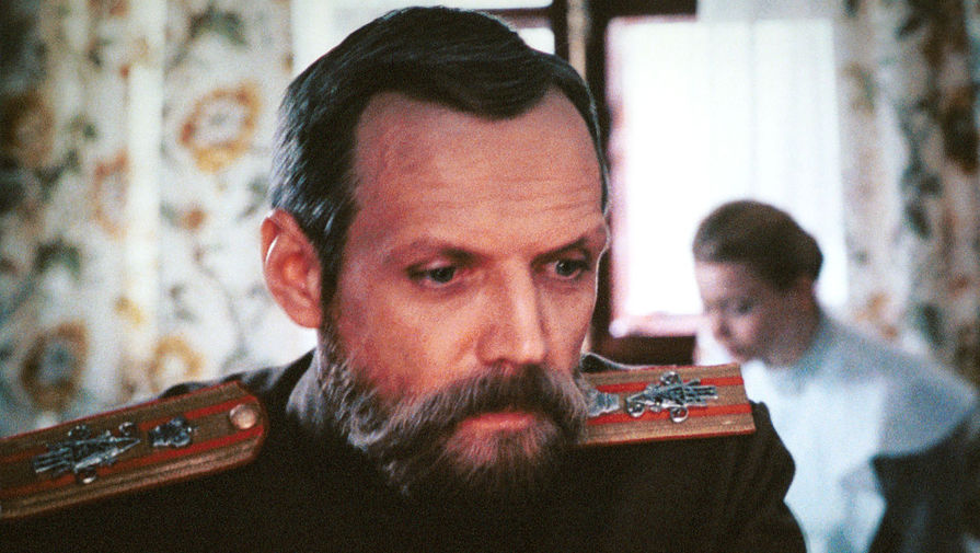 Александр Галибин в роли Николая II в фильме «Романовы: венценосная семья» (2000)