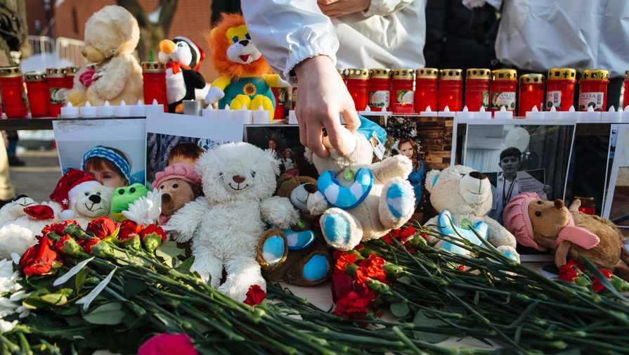 Акция памяти погибших при&nbsp;пожаре в&nbsp;ТЦ «Зимняя вишня» в&nbsp;Кемерово на&nbsp;Манежной площади в&nbsp;Москве, 27 марта 2018 года