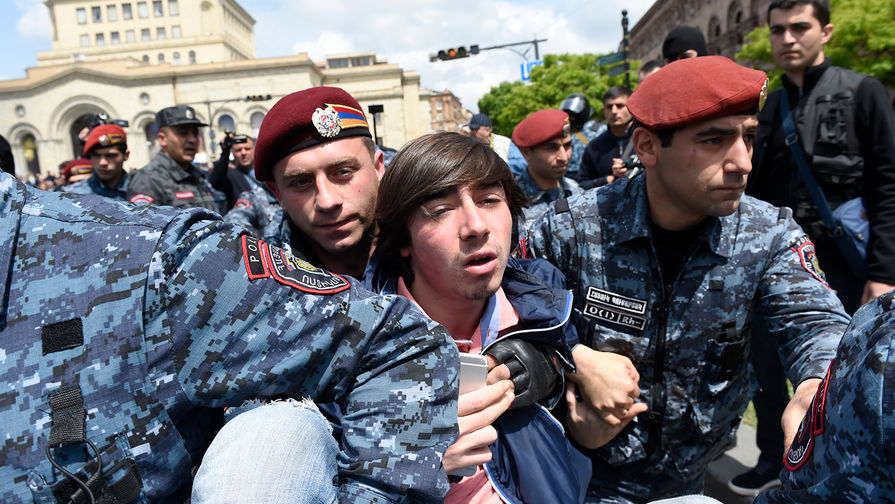 Акция протеста на&nbsp;площади Республики в&nbsp;Ереване, 22 апреля 2018 года