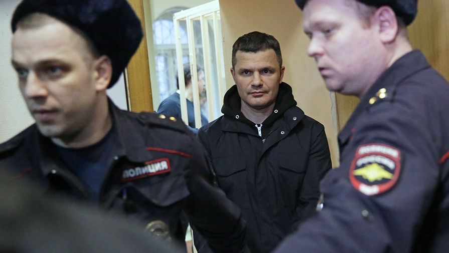 Владелец аэропорта Домодедово Дмитрий Каменщик, обвиняемый по&nbsp;делу о&nbsp;теракте в&nbsp;Домодедово в&nbsp;январе 2011&nbsp;года, во время рассмотрения ходатайства следствия в&nbsp;Басманном суде