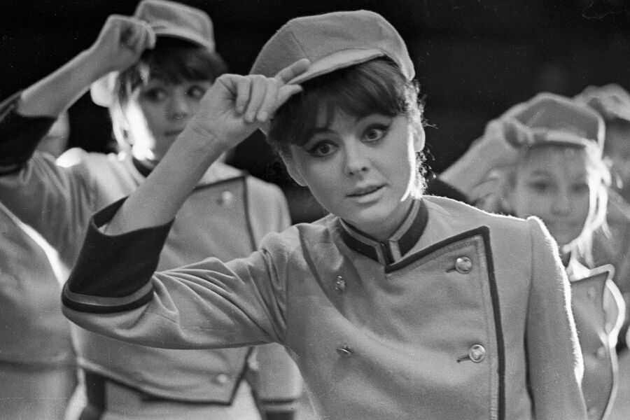 Наталья Селезнева в&nbsp;сцене из&nbsp;спектакля театра Сатиры &laquo;Баня&raquo;, 1967&nbsp;год