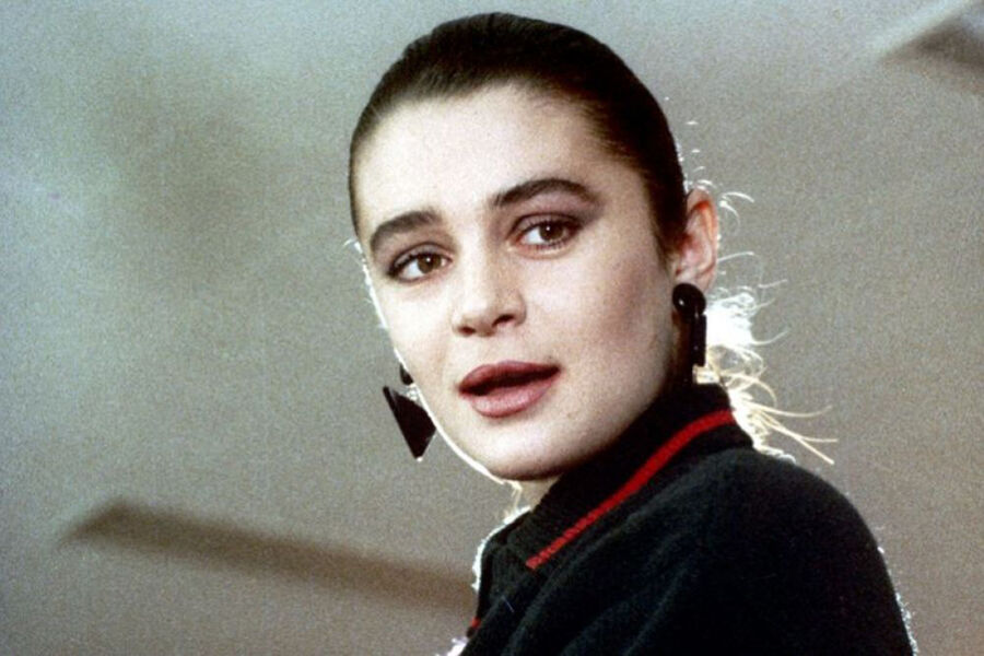 Кадр из&nbsp;фильма &laquo;Дураки умирают по&nbsp;пятницам&raquo; (1990)
