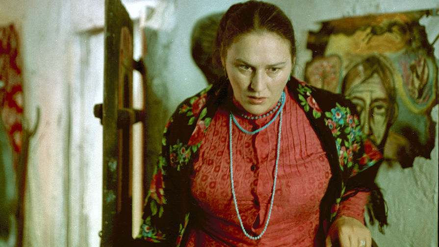 В&nbsp;ироничном фильме-театре <b>«Гори, гори, моя звезда» (1969)</b> Александра Митты ей досталась эпизодическая роль мадам &mdash; собутыльницы режиссера-самоучки Искремаса. Эта роль для&nbsp;Нонны Викторовны была совсем нехарактерной
