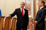 Президент РФ Владимир Путин и председатель правительства РФ Дмитрий Медведев перед встречей с членами правительства, 15 января 2020 года