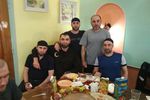 Застолье в иркутской колонии №3 (на фото: Заур Дадаев слева)