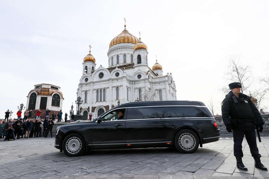 Катафалк у&nbsp;храма Христа Спасителя в&nbsp;Москве, где прошло отпевание лидера ЛДПР Владимира Жириновского, 8&nbsp;апреля 2022&nbsp;года