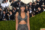 Наоми Кэмпбелл на Met Gala, 2016 год