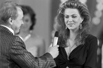 «Мисс СССР - 89» Юлия Суханова во время интервью