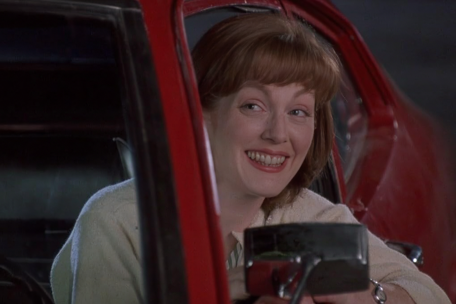 <b>&laquo;Бенни и Джун&raquo; (1993)</b>
<br><br>
Джулианна Мур сыграла в&nbsp;фильме небольшую, но запоминающуюся роль &mdash; официантки и бывшей актрисы, экранные появления которой дословно цитирует герой Деппа.