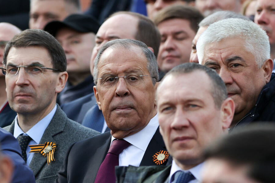 Полномочный представитель президента РФ в&nbsp;Центральном федеральном округе Игорь Щеголев, министр иностранных дел РФ Сергей Лавров (слева направо) и министр внутренних дел РФ Владимир Колокольцев (справа) во время парада, посвященного 78-й годовщине Победы в&nbsp;Великой Отечественной войне
