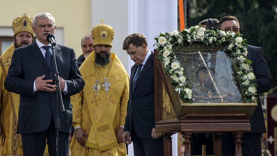 Губернатор Санкт-Петербурга Георгий Полтавченко во время крестного хода в&nbsp;честь дня перенесения мощей Александра Невского, 12&nbsp;сентября 2017&nbsp;года