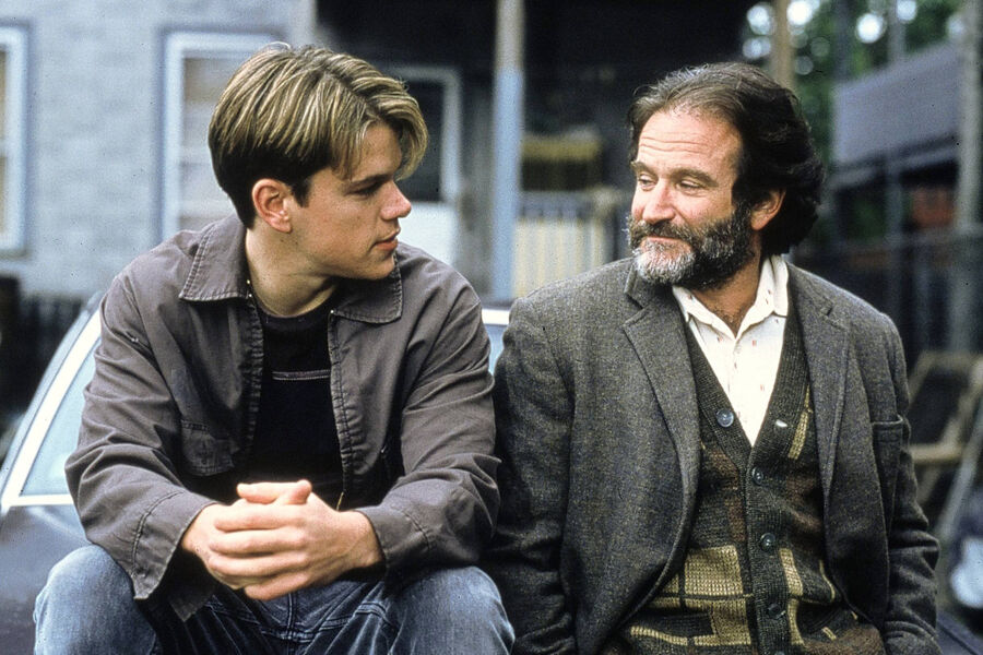 <b>«Умница Уилл Хантинг» (1997)</b>
<br><br>
После выхода этой картины у&nbsp;«талантливого молодого актера» появилось имя, которое запомнили. Фильм об университетском уборщике и хулигане, который оказывается гением в&nbsp;математике, принес «Оскар» Мэтту Деймону и Бену Аффлеку за&nbsp;лучший сценарий, а Робину Уильямсу &mdash; за&nbsp;лучшую роль второго плана.
