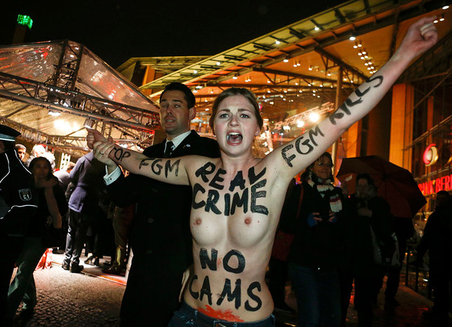 Активистки движения Femen устроили акцию во время церемонии открытия 63-го Берлинского кинофестиваля