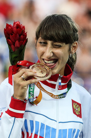 Российская спортсменка Екатерина Конева, завоевавшая первое место в тройном прыжке на