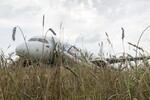 На месте аварийной посадки самолета А320 авиакомпании «Уральские авиалинии» в Новосибирской области, 12 сентября 2023 года