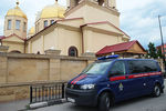 Сотрудники правоохранительных органов у церкви Архангела Михаила в центре Грозного, 19 мая 2018 года