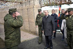 Президент России Владимир Путин и министр обороны Сергей Шойгу в полевом подвижном пункте управления на забайкальском полигоне «Цугол» во время военных маневров «Восток-2018», 13 сентября 2018 года
