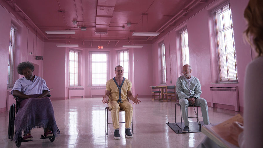 Кадр из фильма «Стекло» (2019)